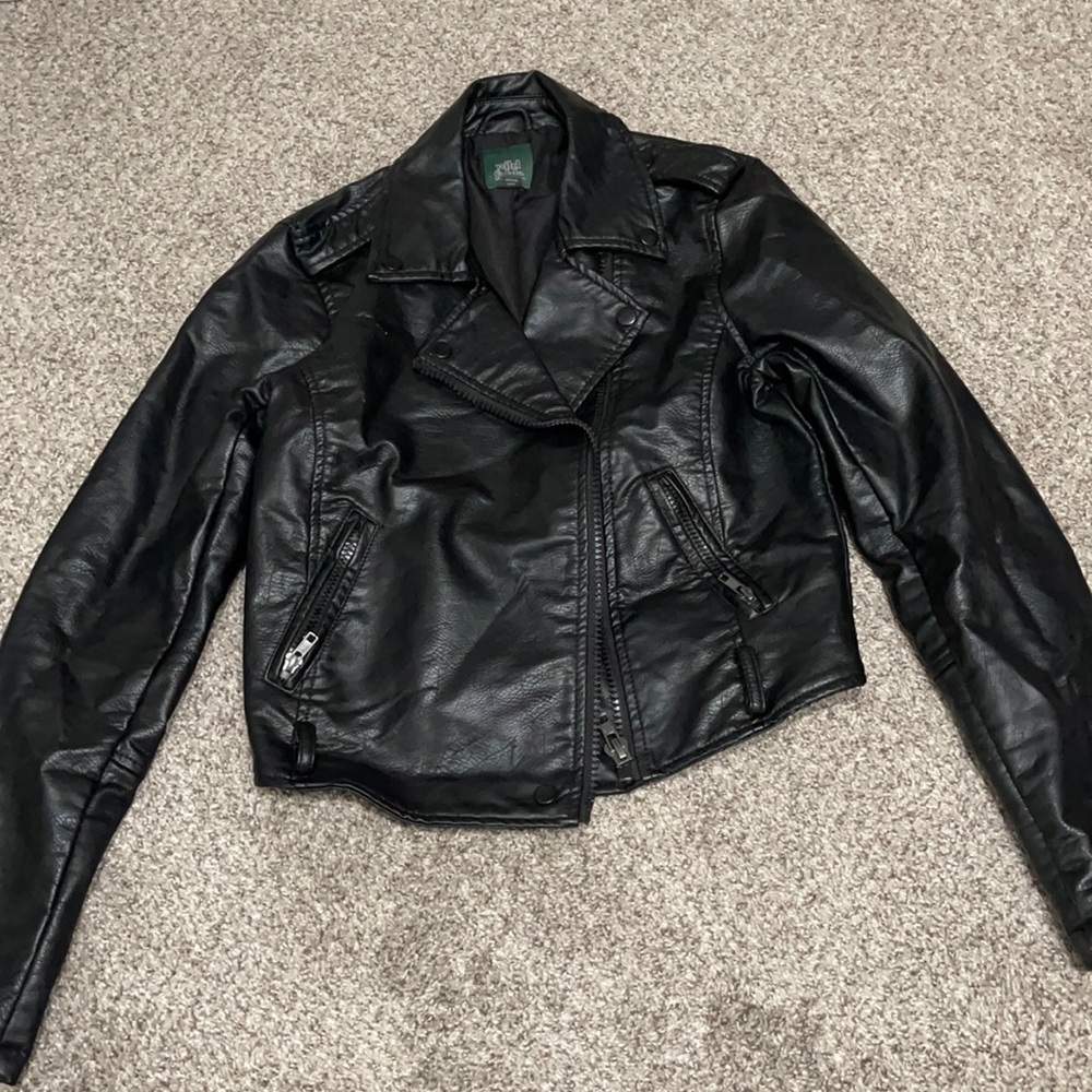 Cute black leather jacket🖤
